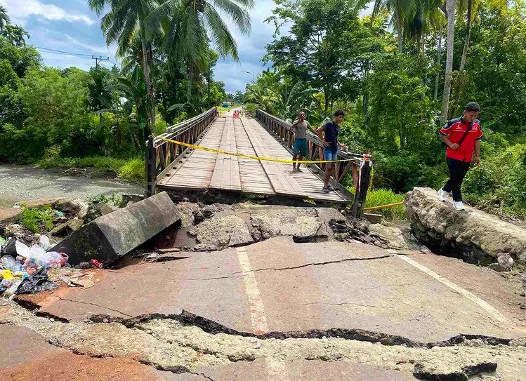 Gempa M 6,6 Guncang Nabire: Puluhan Bangunan Rusak, Jembatan Utama Putus
